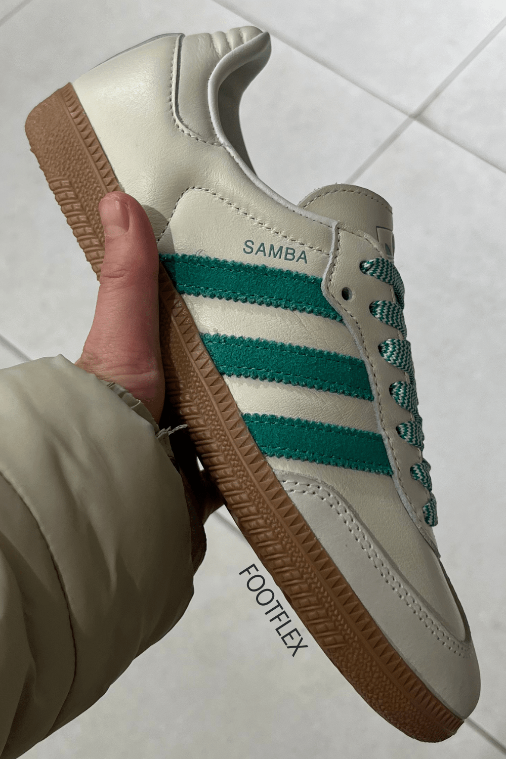 Adidas Samba OG in Off White/Court Green&nbsp;Sneakers