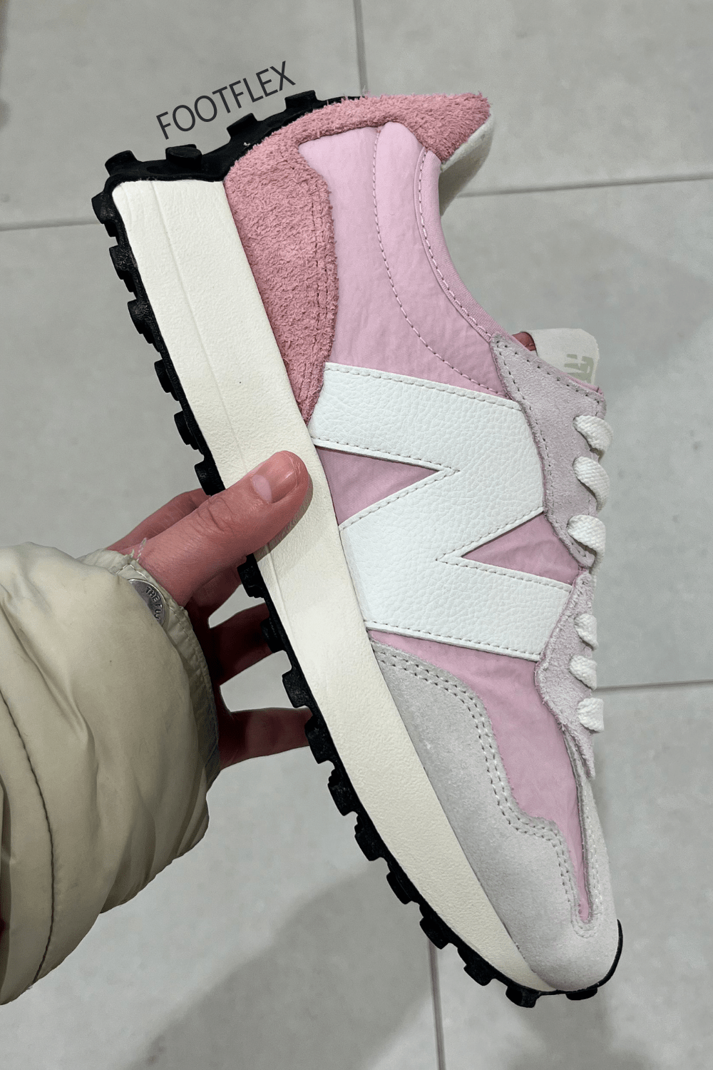 New Balance 327 Trainers in&nbsp;Pink