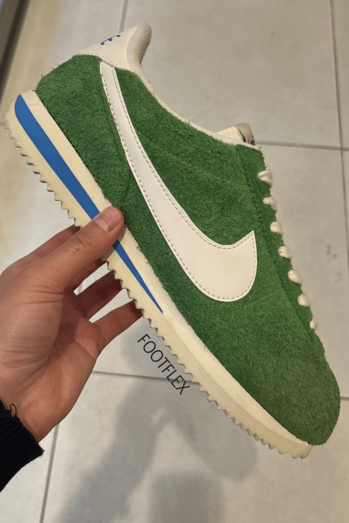 Nike Cortez, Vintage Cortez, Cortez Green, Nike Sneakers, Retro Kicks, Suede Sneakers, Unisex Footwear, Nike Style, Cortez Classic, Sneaker head, Green Sneakers, Cortez Vibes, Suede Trainers, Old School Kicks, Iconic Kicks, Nike Vintage, Sneaker Culture, Streetwear Essentials