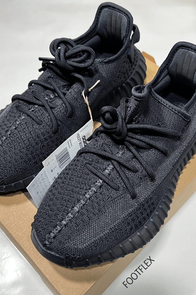 Yeezy Boost 350, Yeezy Onyx, Adidas Yeezy, Yeezy 350 V2, Yeezy Sneakers, Boost Life, Sneaker heads, Streetwear Culture, Hype Beast, All Black Everything, Kick Game Proper