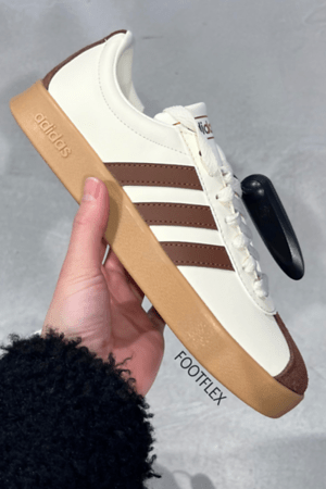 Adidas VL Court 2.0 in Cream &&nbsp;Brown