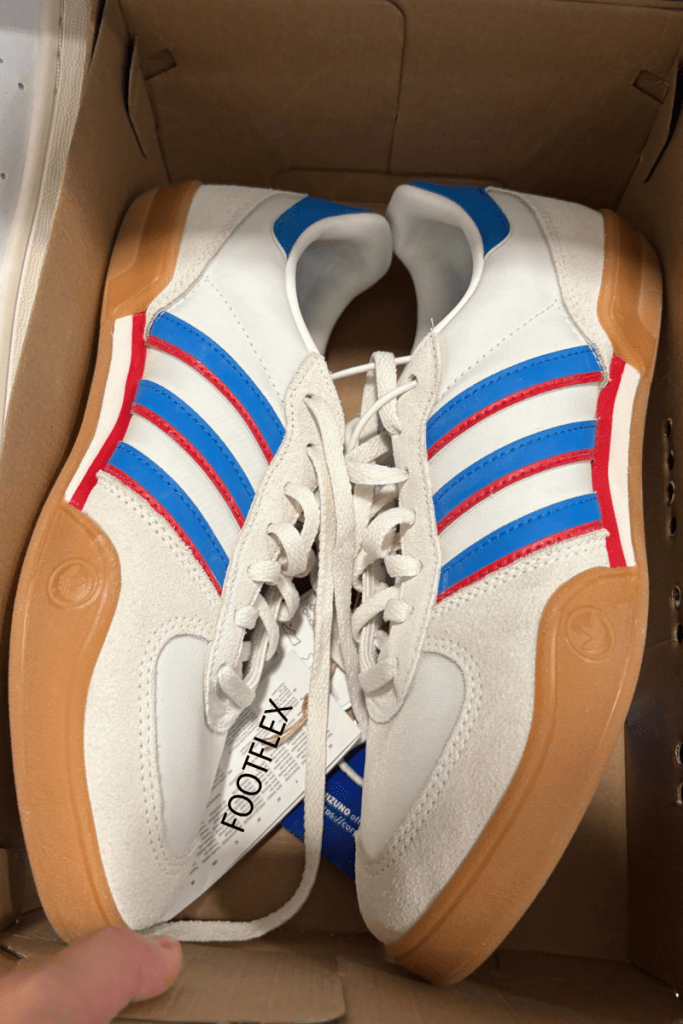 Adidas Originals Squash Indoor, Adidas Women, Adidas Squash, Squash Indoor, Adidas Style, Women Sneakers, White Adidas, Classic Adidas, Sneaker heads, Fresh Kicks, Women Footwear, Sporty Chic, Retro Vibes, Sneaker Fashion, Comfort And Style