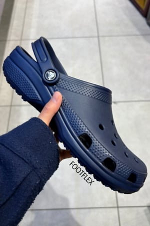 Crocs Classic Clog in&nbsp;Navy