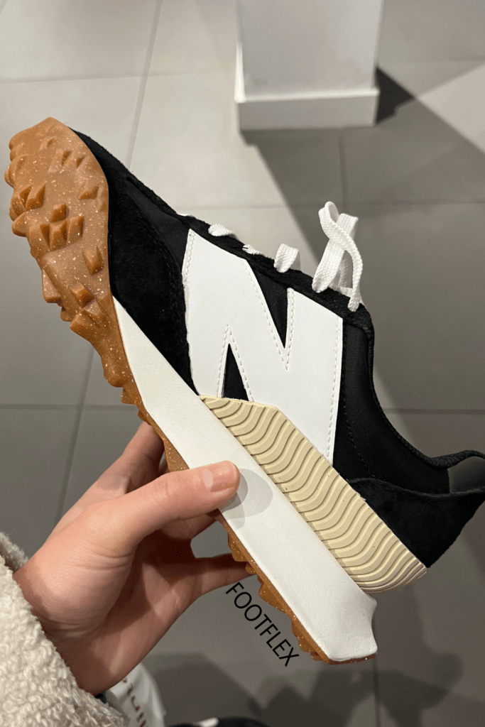 New Balance, XC-72, New Balance Sneakers, Black Sneakers, Retro Sneakers, Classic Style, Casual Footwear, Streetwear, Comfortable Sneakers, Performance Shoes, New Balance Originals