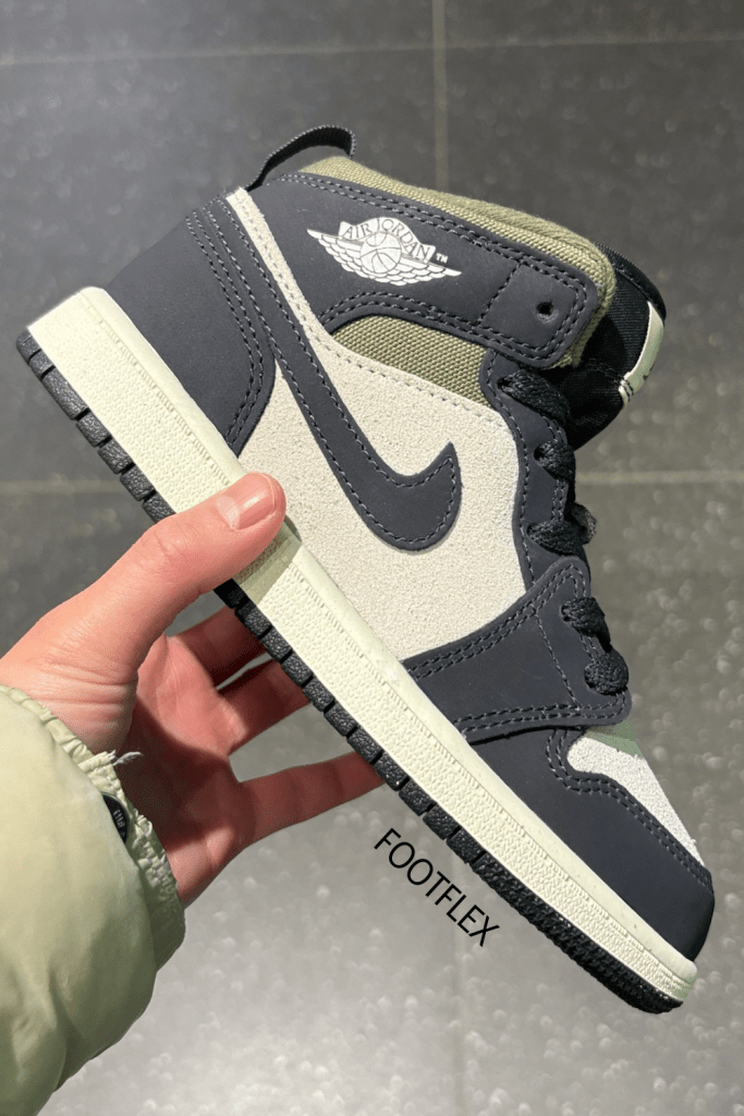 Jordan 1 Mid, Air Jordan 1, Light Orewood Brown, Off Noir, Sneaker Heads, Sneaker Community, Jordan 1, Jordan Style, Sneaker Culture, Kickstagram, Fresh Kicks, Sneaker Lovers, Air Jordan 1 Mid, Sneaker Game, Streetwear Style
